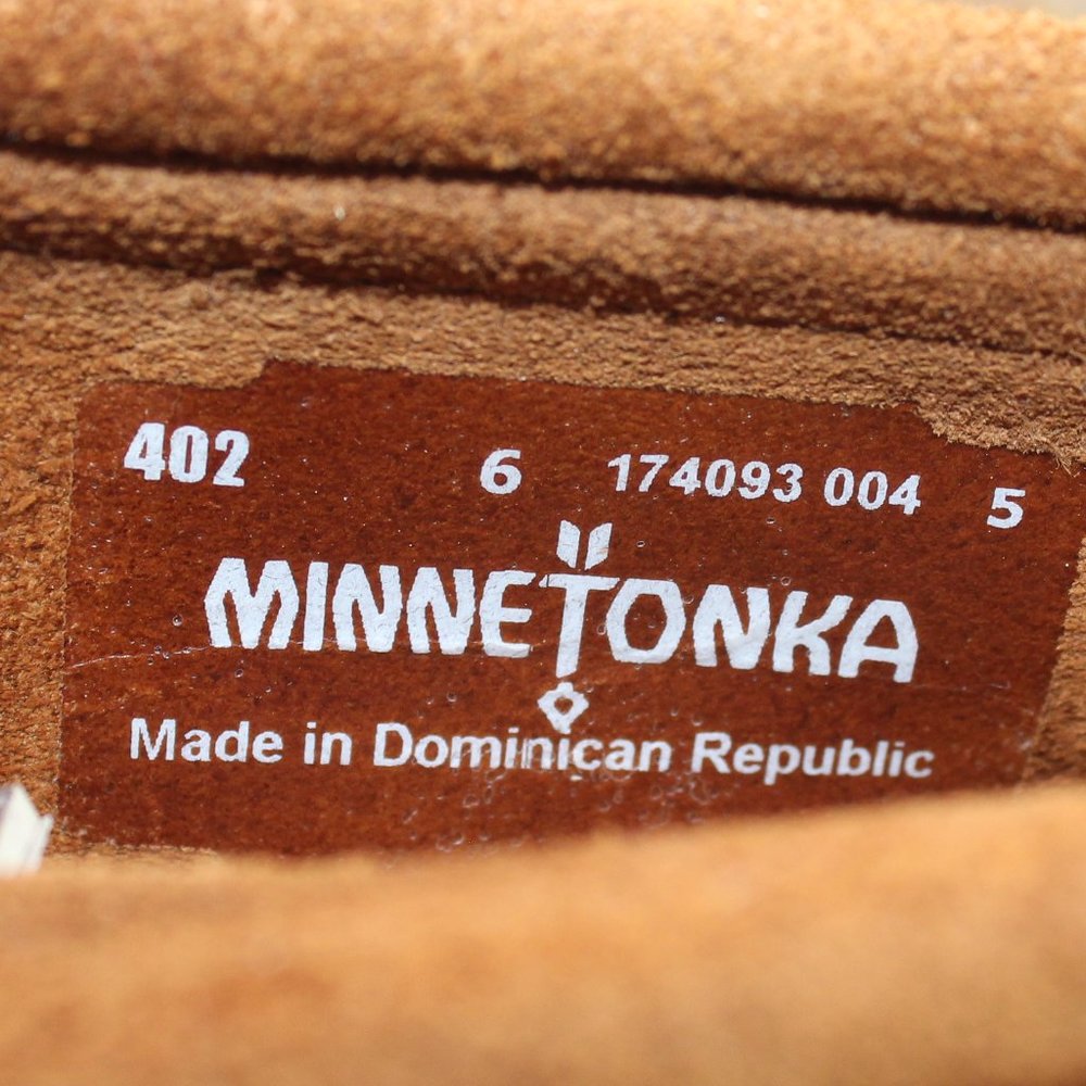 Minnetonka Model: 402  Brown Suede Fringe Non Skid Sole Moccasin Flat #124 - Picture 9 of 9